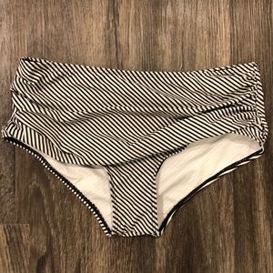 High-waisted swim bottom
